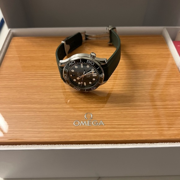 Beautiful and brand new coveted Omega G SeamDiver 42 ss green - Picture 4 of 14